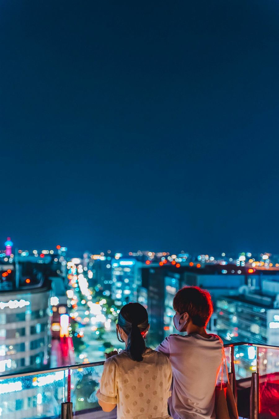 夜のJR博多シティ・博多駅前(福岡)